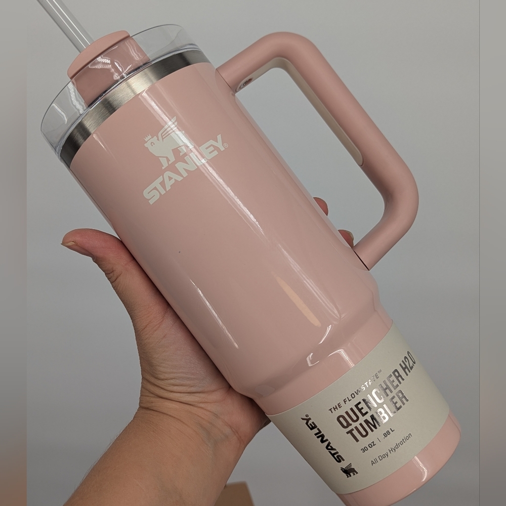 New STANLEY Quencher H2.0 Flowstate Tumbler bottle cup 30 OZ Peach Whip